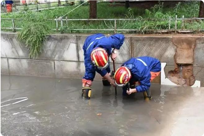 麒麟?yún)^(qū)遭暴雨突襲|部分道路積水嚴(yán)重，消防緊急排澇解憂